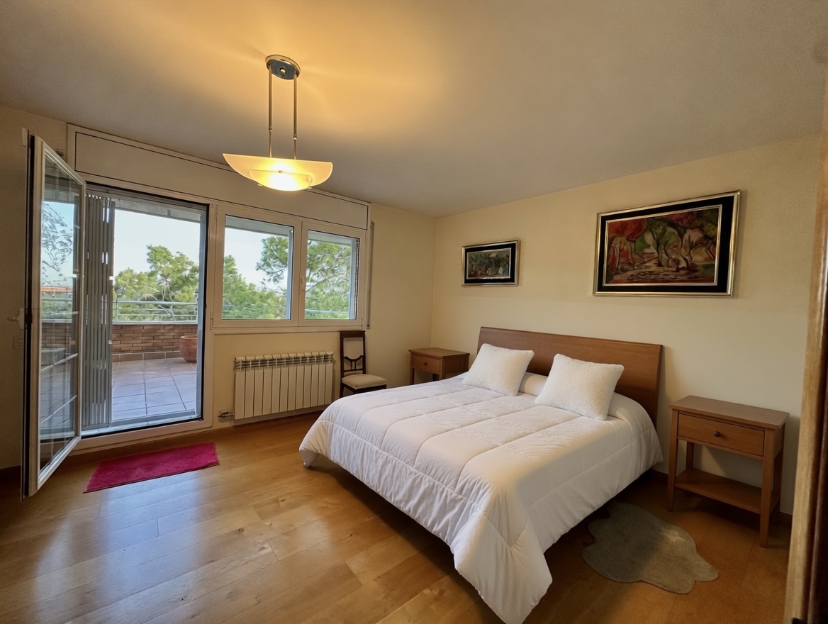 Suite con salida directa a terraza y vistas al verde